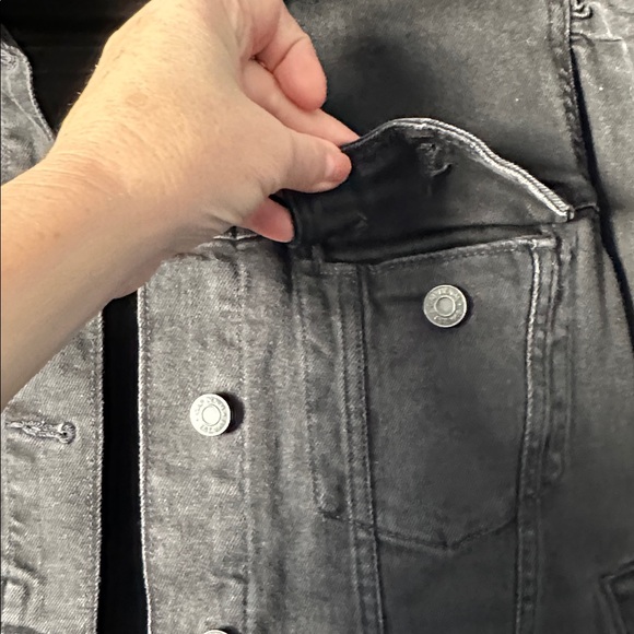 L GAP Black Puff Sleeve Classic Jean Jacket. 6 pockets total. Adjustable waist - Picture 11 of 16